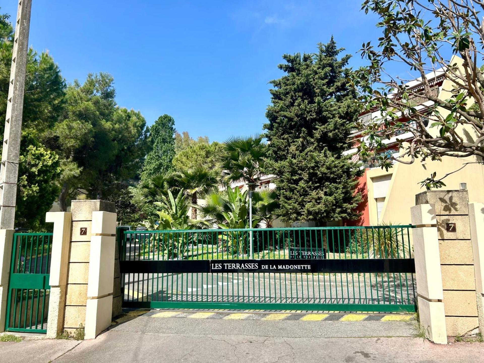Appartement Luxe - 3 pièces avec vue mer, piscine et tennis Nice Extérieur photo